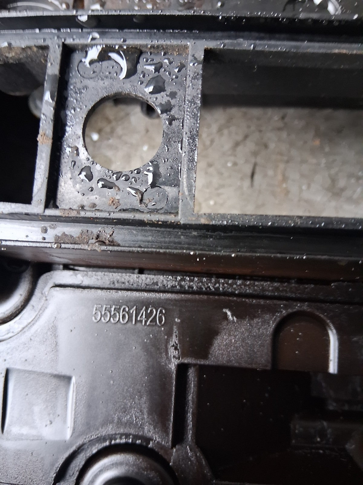 2017 VAUXHALL CORSA E  ROCKER COVER 25198874