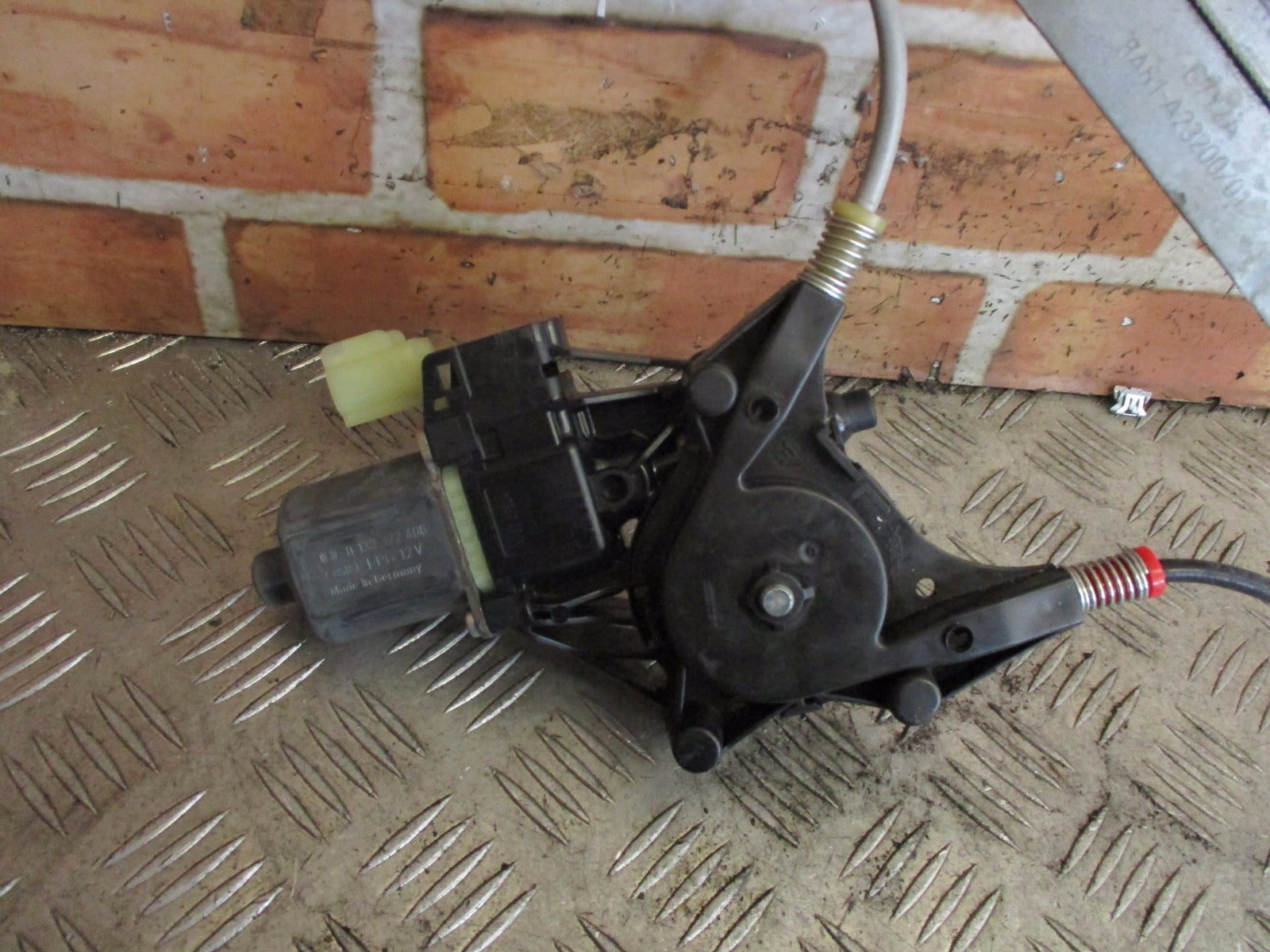 FORD FIESTA MK7 2010 5DR NSF PASSENGER FRONT WINDOW REGULATOR MOTOR 8A61A23201BN