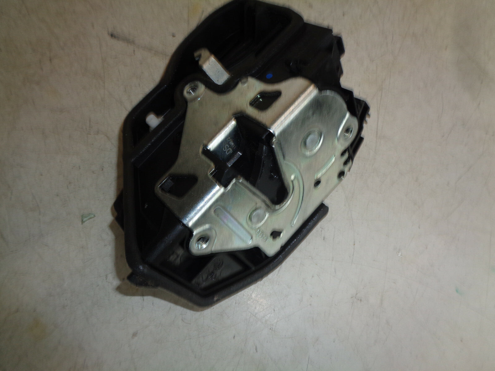 BMW 1 SERIES F20 2019 NSR PASSENGER SIDE REAR DOOR LOCK MECHNAISM 7202147
