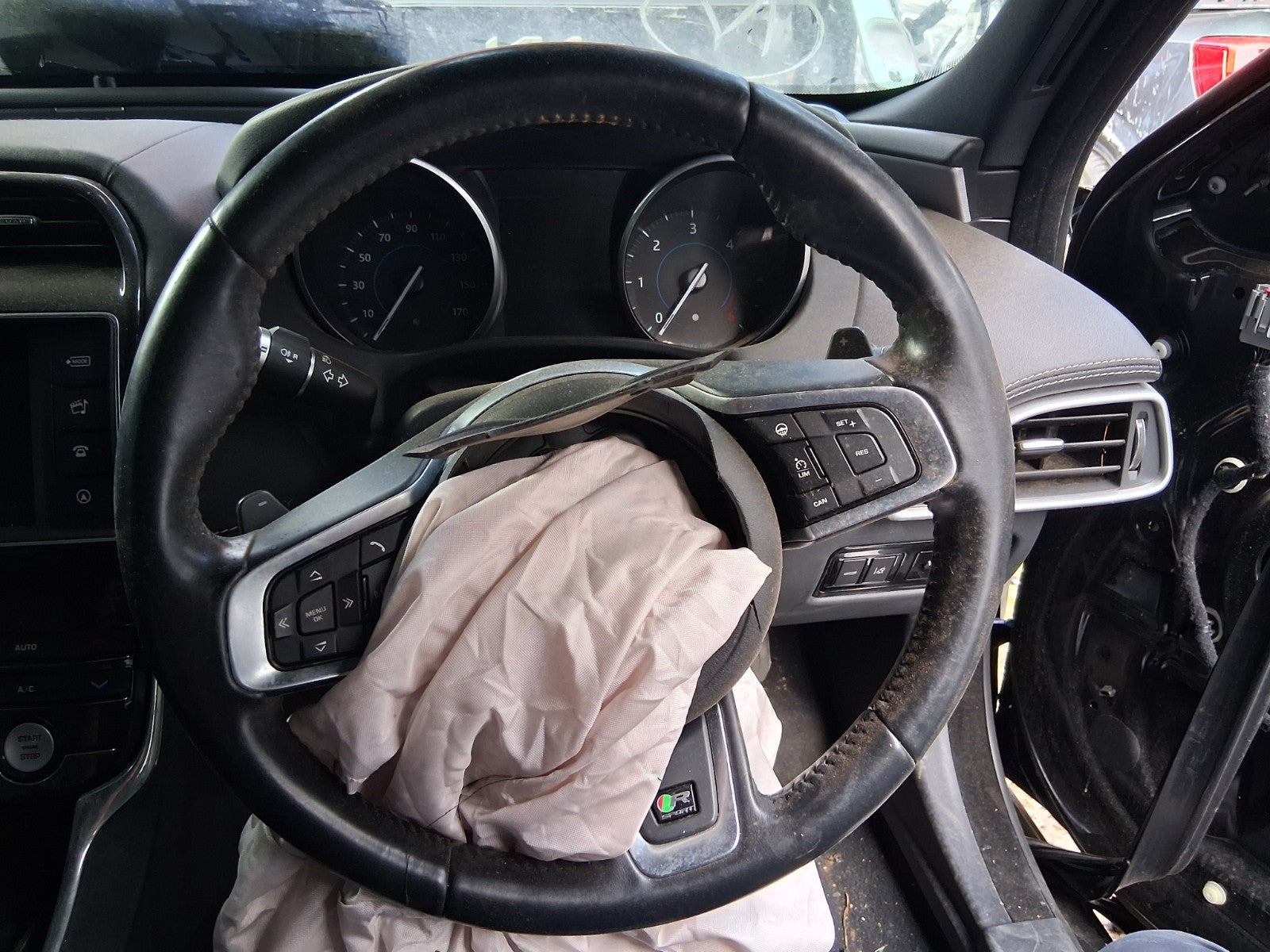 2017 JAGUAR XE R SPORT MULTIFUNCTIONAL STEERING WHEEL BLACK
