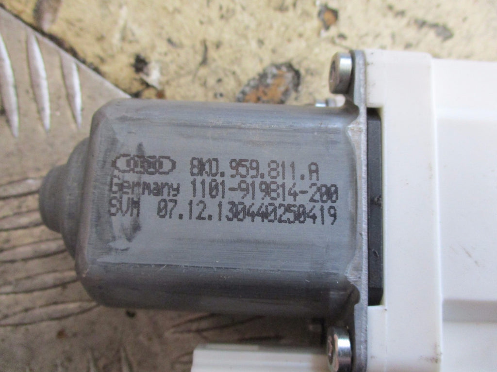 AUDI A1 2013 5 DOOR NSR PASSENGER SIDE REAR WINDOW MOTOR 8K0959811A