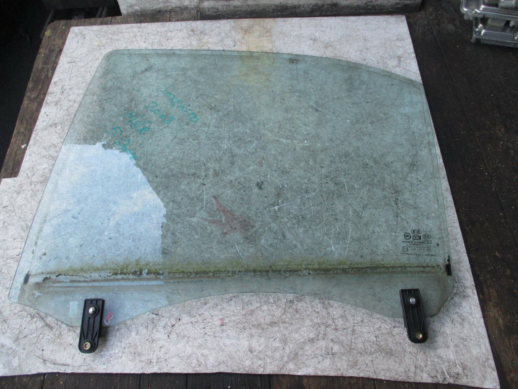 KIA SORENTO 2008 MK1 NSR REAR PASSENGER SIDE WINDOW GLASS