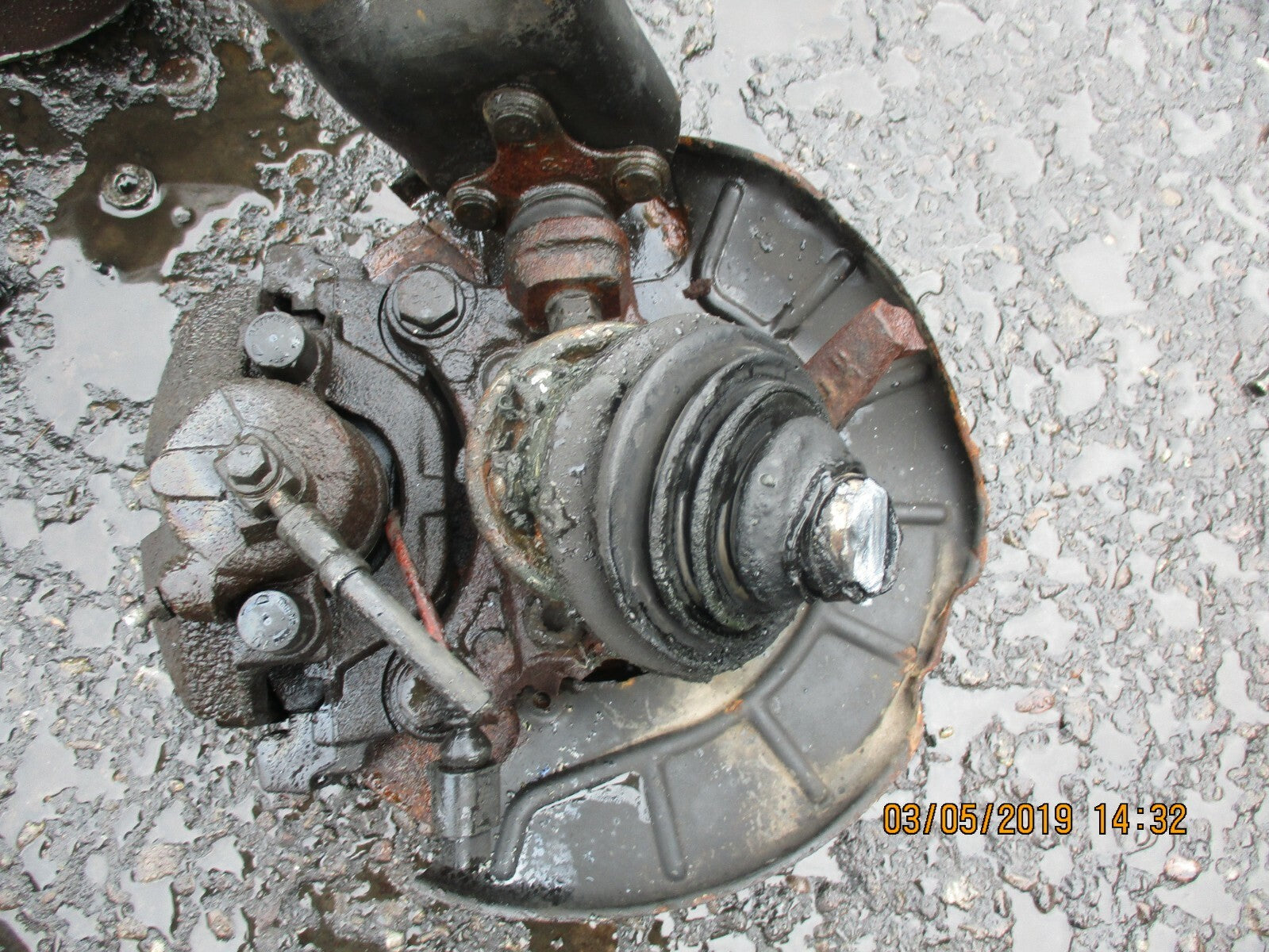 VOLKSWAGEN SCIROCCO MK3 2.0 TDI NSF PASSENGER FRONT COMPLETE HUB WITH CALIPER