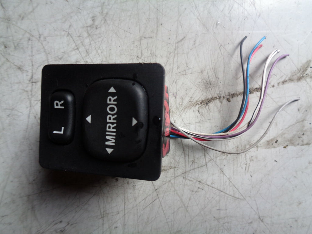 TOYOTA YARIS MK3 2013 DRIVER RIGHT WING MIRROR CONTROL 769746C