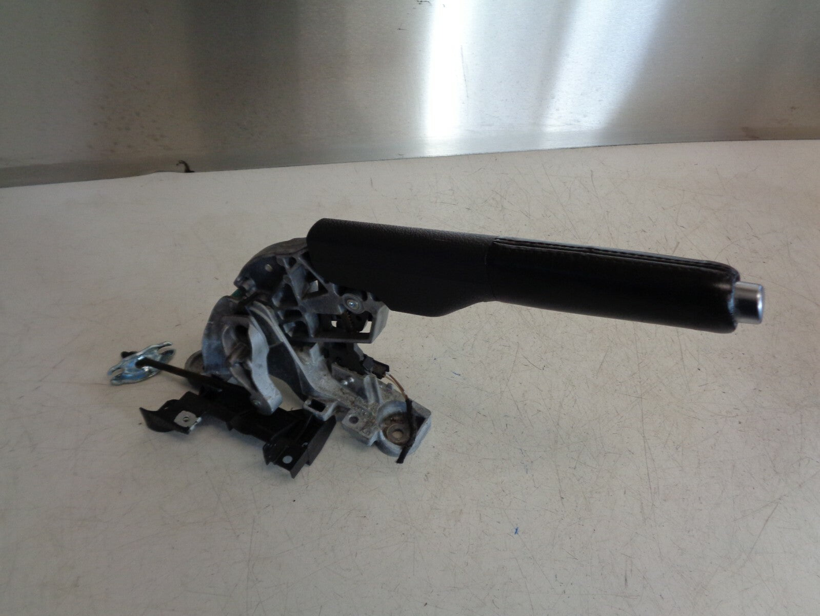 VW VOLKSWAGEN SCIROCCO 2011 MANUAL HANDBRAKE LEVER HANDLE MECHANISM 1K0711303M