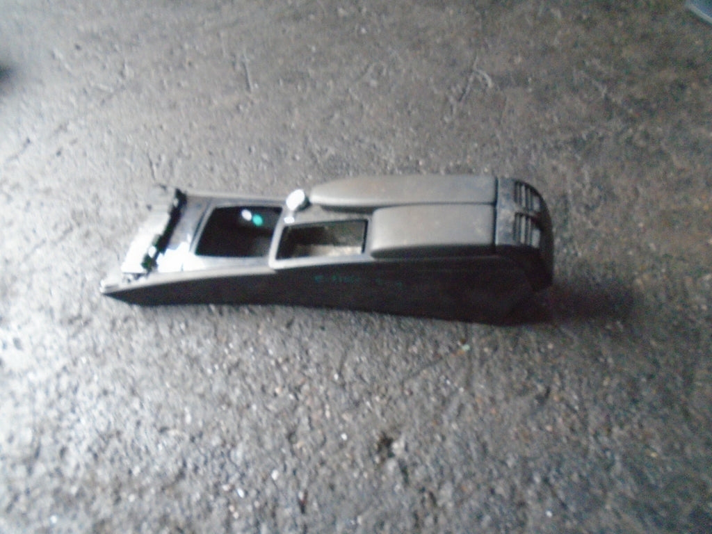 MERCEDES-BENZ C-CLASS W204 2009 CENTRE CONSOLE WITH ARM REST