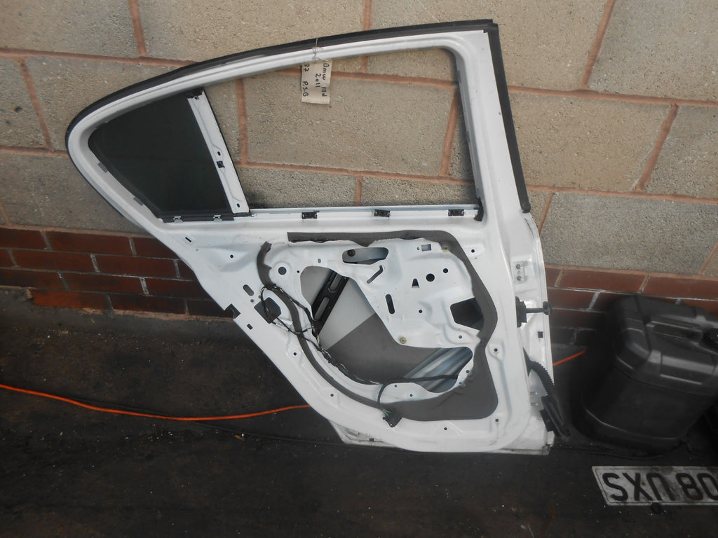 BMW 1 SERIES E87 (MK1) 2011 NSR PASSENGER SIDE REAR BARE DOOR SHELL WHITE