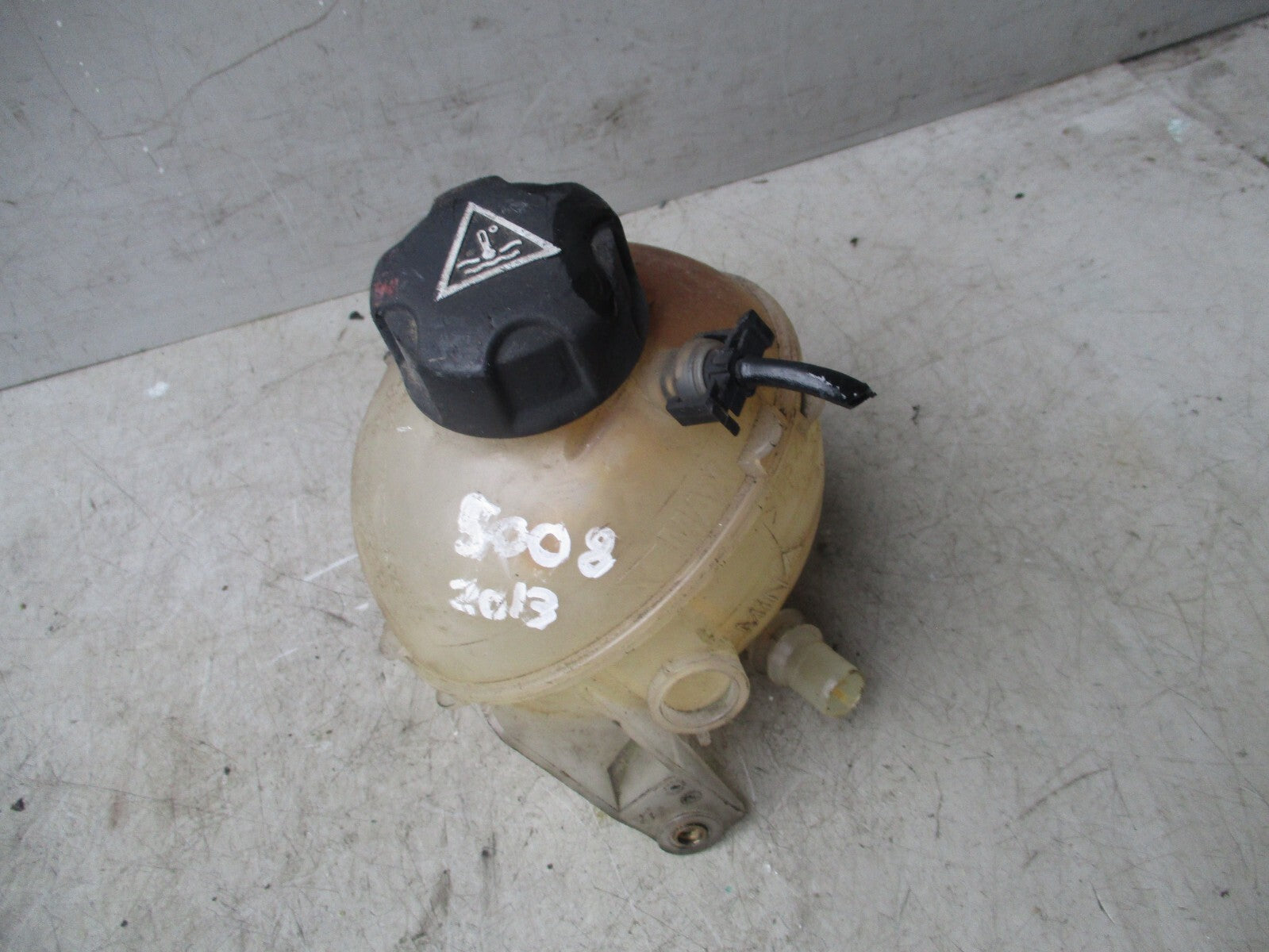 2013 PEUGEOT 5008 MK1 COOLANT WATER EXPANSION TANK OVERFLOW