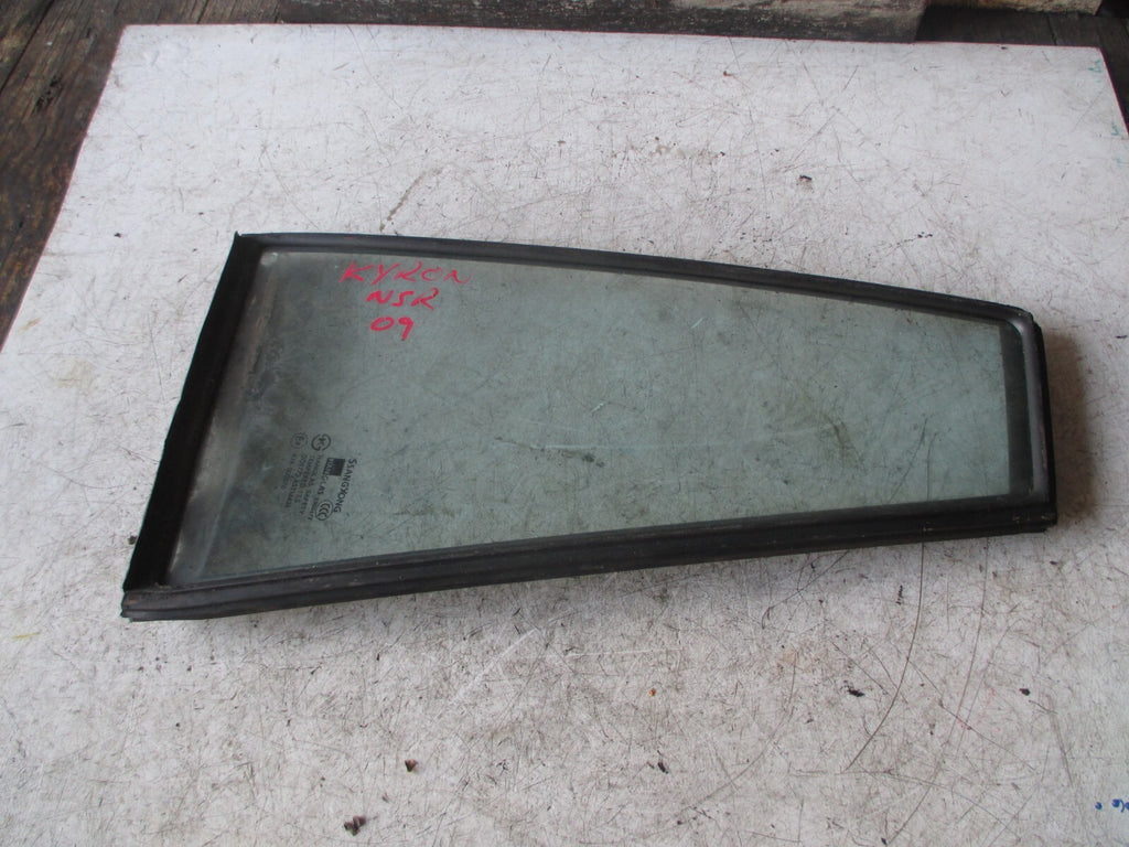 SSANGYONG KYRON 2009 5 DOOR NSR PASSENGER SIDE REAR QUARTER GLASS