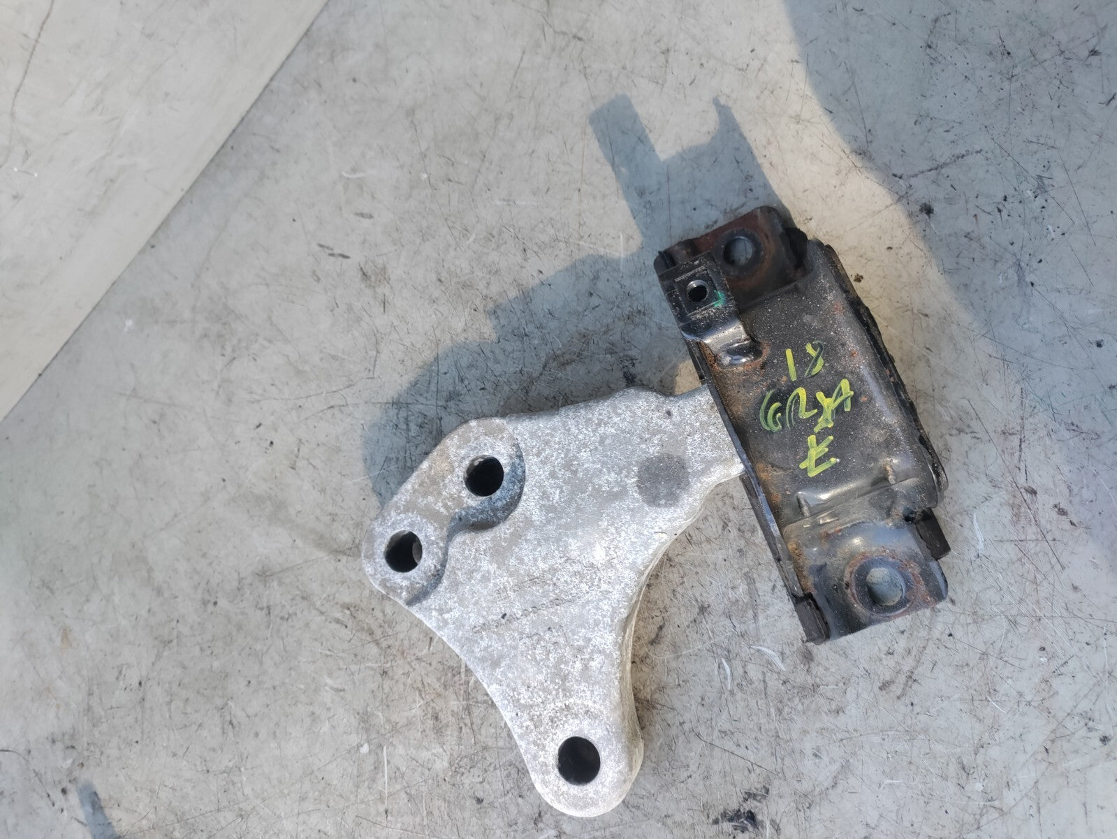 VAUXHALL CORSA E 2018 1.4 PETROL FRONT UPPER ENGINE MOUNT 13427221