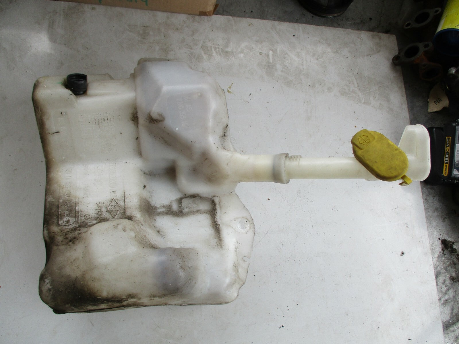 RENAULT LAGUNA MK2 WINDSCREEN WASHER BOTTLE LIQUID TANK