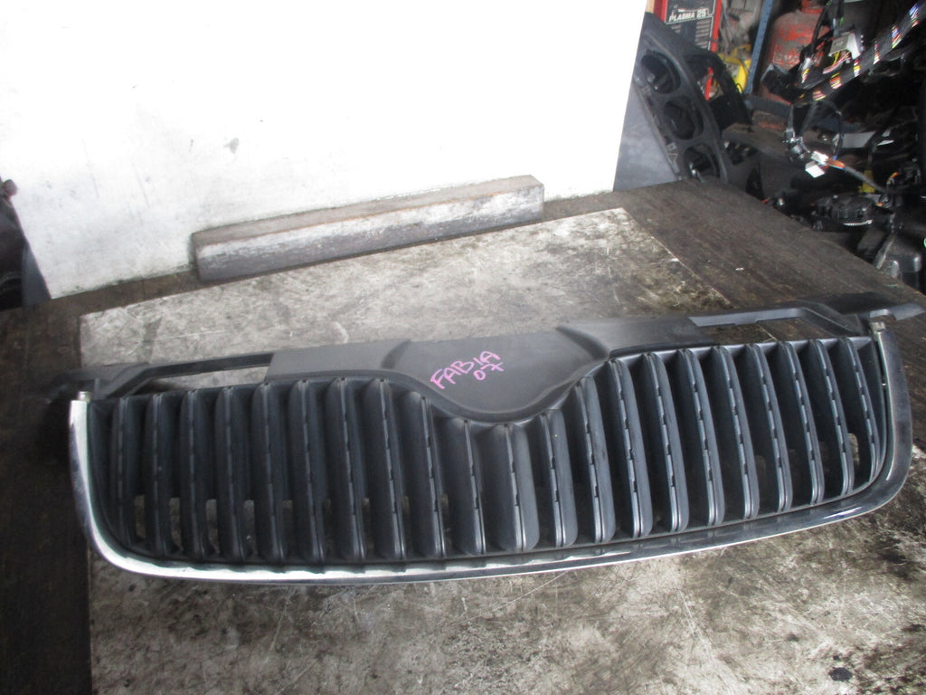 SKODA FABIA 2007 FRONT BUMPER GRILLE 5J0853668A