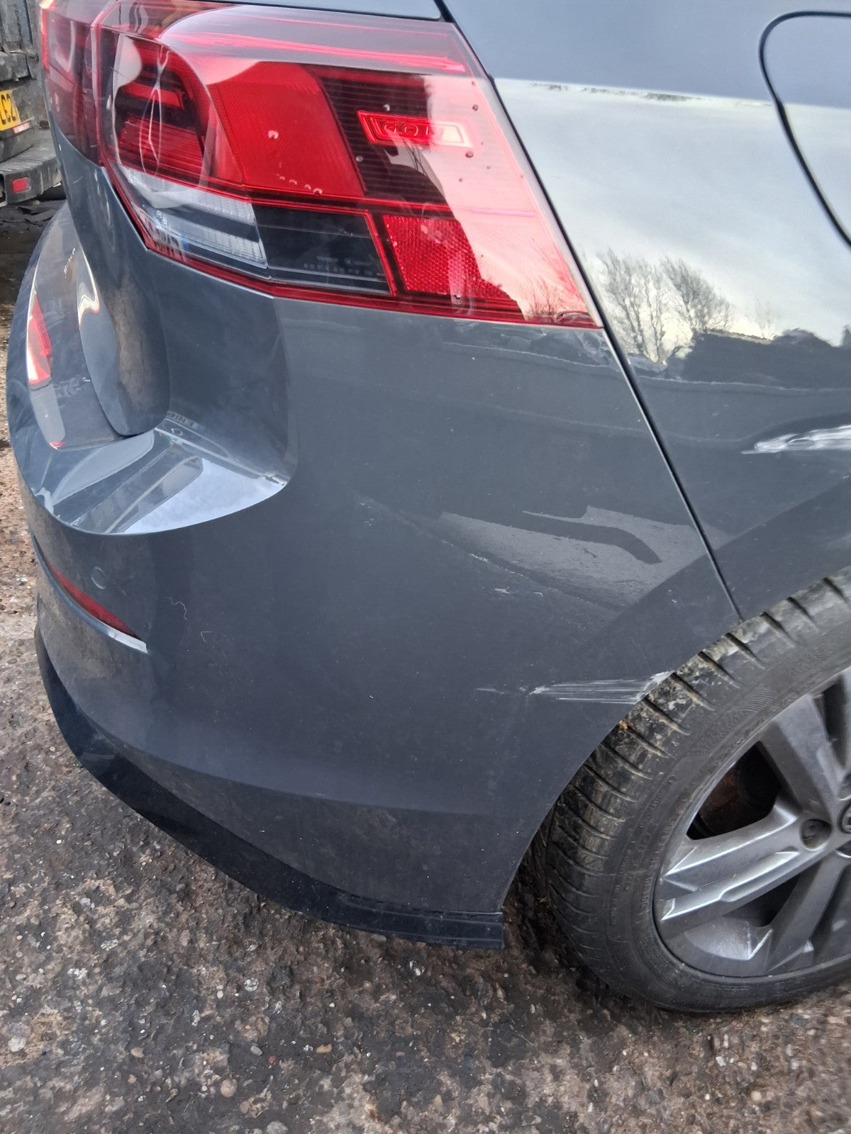2024 VW VOLKSWAGEN GOLF MK8 R LINE COMPLETE REAR BUMPER WITH SENSORS GREY LI7F