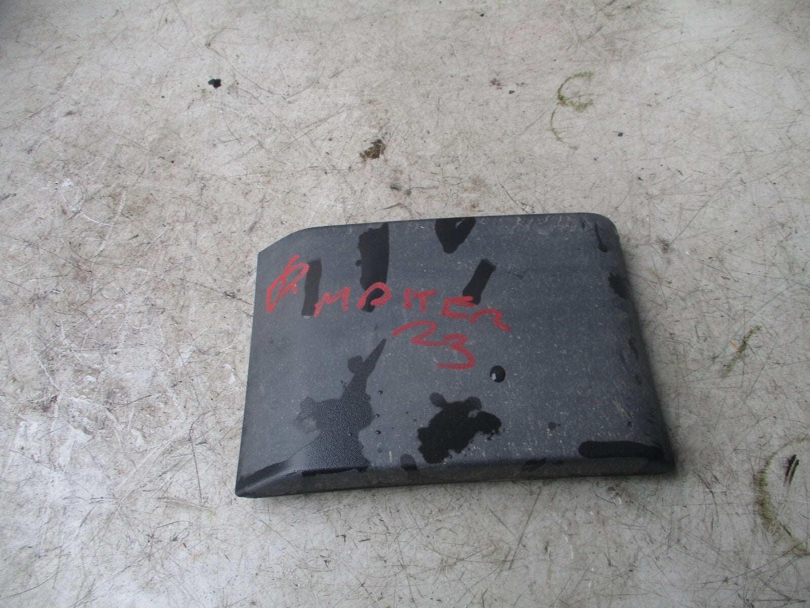 2023 RENAULT MASTER BRACKET MOULDING 768180129R