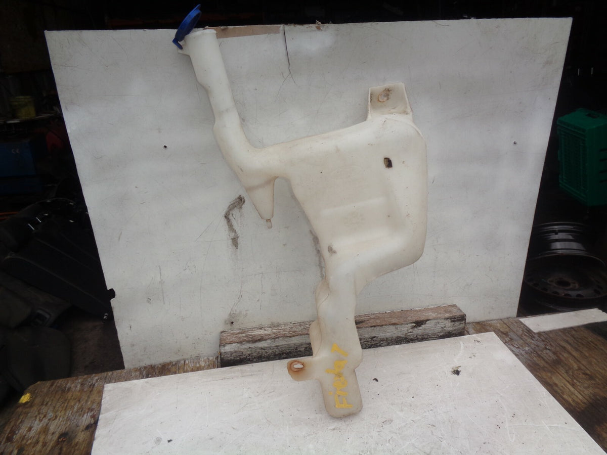 FORD FIESTA MK7 2012 WINDSCREEN WASHER WATER BOTTLE 8A6117B613AE