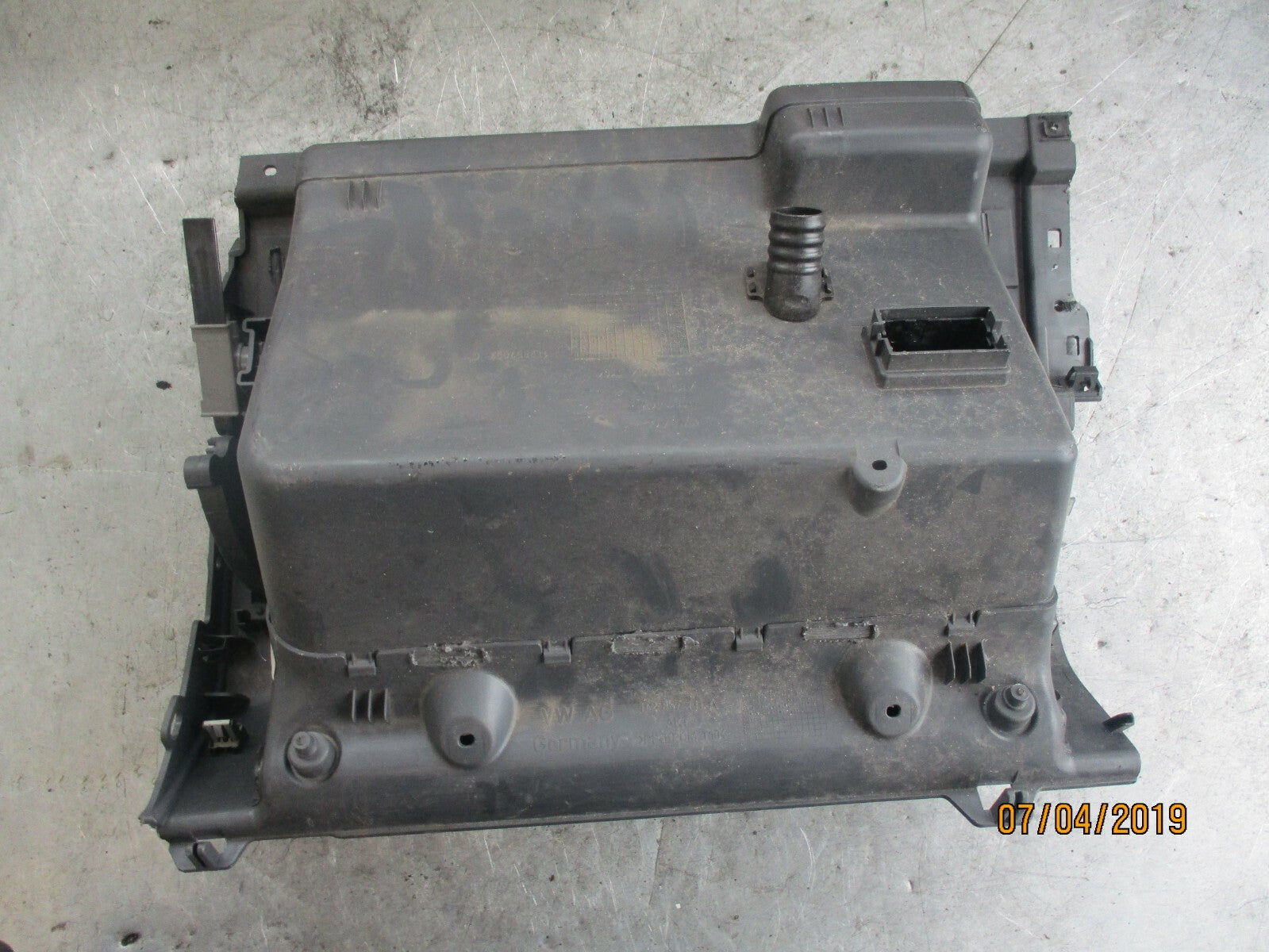 VW VOLKSWAGEN TOURAN 1T (MK1) GLOVE BOX COMPARTMENT 1T2857101A