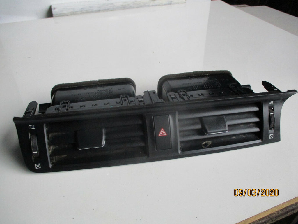 LEXUS CT 200h 2015 CENTRE DASHBOARD HEATER AIR VENT 55670-76020 55661-76060