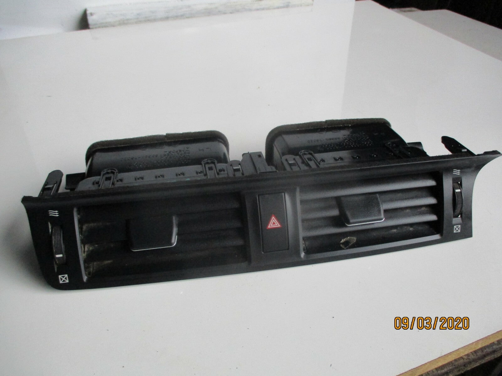 LEXUS CT 200h 2015 CENTRE DASHBOARD HEATER AIR VENT 55670-76020 55661-76060