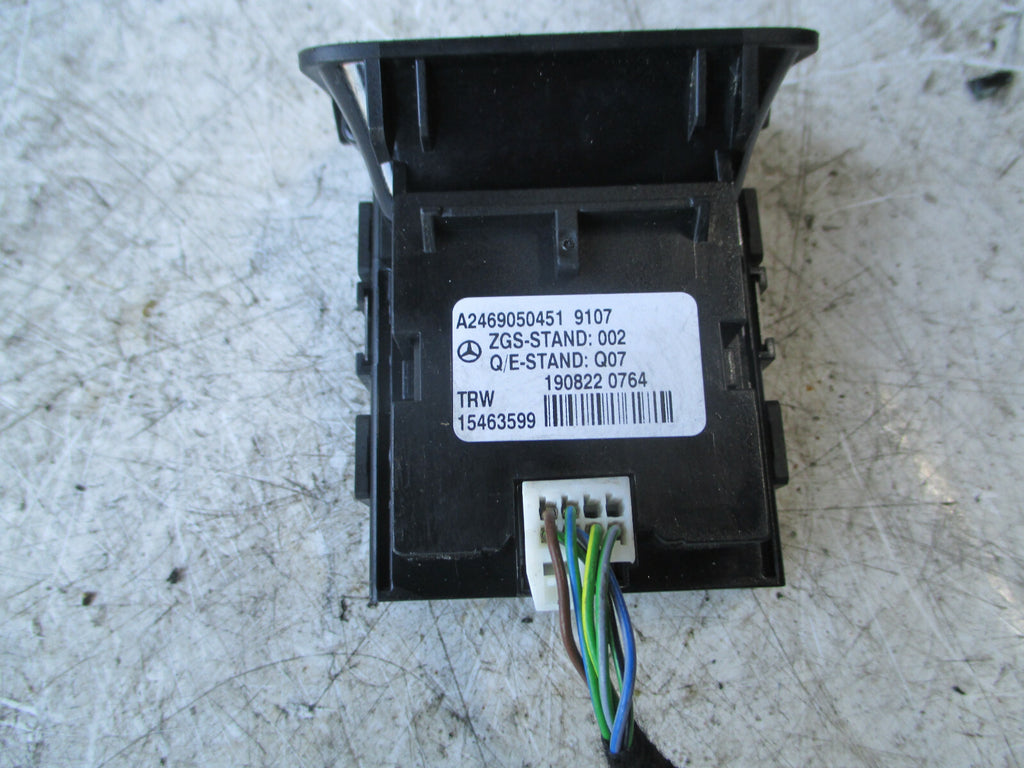 MERCEDES BENZ GLA MK1 X156 2019 ELECTRONIC HANDBRAKE RELEASE SWITCH a2469050451
