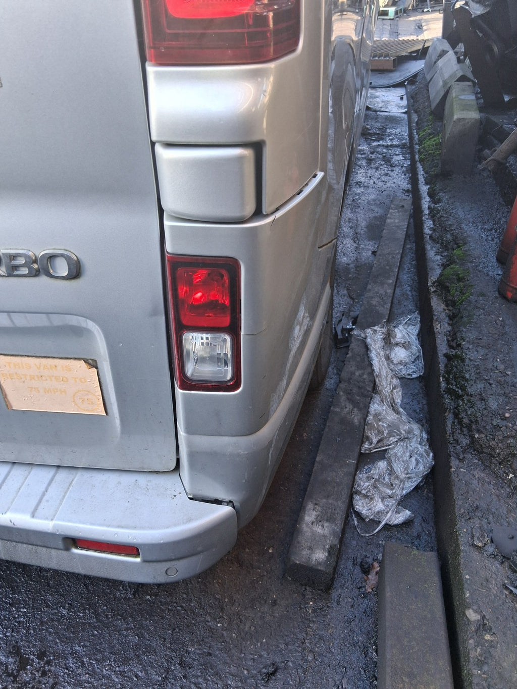 2017 VAUXHALL VIVARO MK2 OSR DRIVER SIDE REAR RIGHT BUMPER CORNER SILVER L193