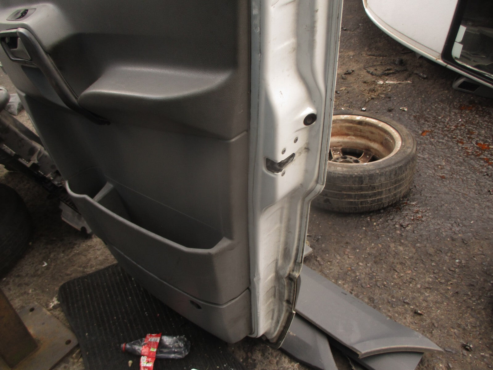 2014 MERCEDES SPRINTER W906 OSF DRIVER SIDE FRONT RIGHT COMPLETE DOOR WHITE