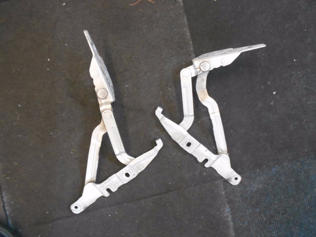 AUDI A6 4B SALOON 2003 BOOT TAILGATE HATCH HINGES 4B5327301F 4B5327302F LY1X