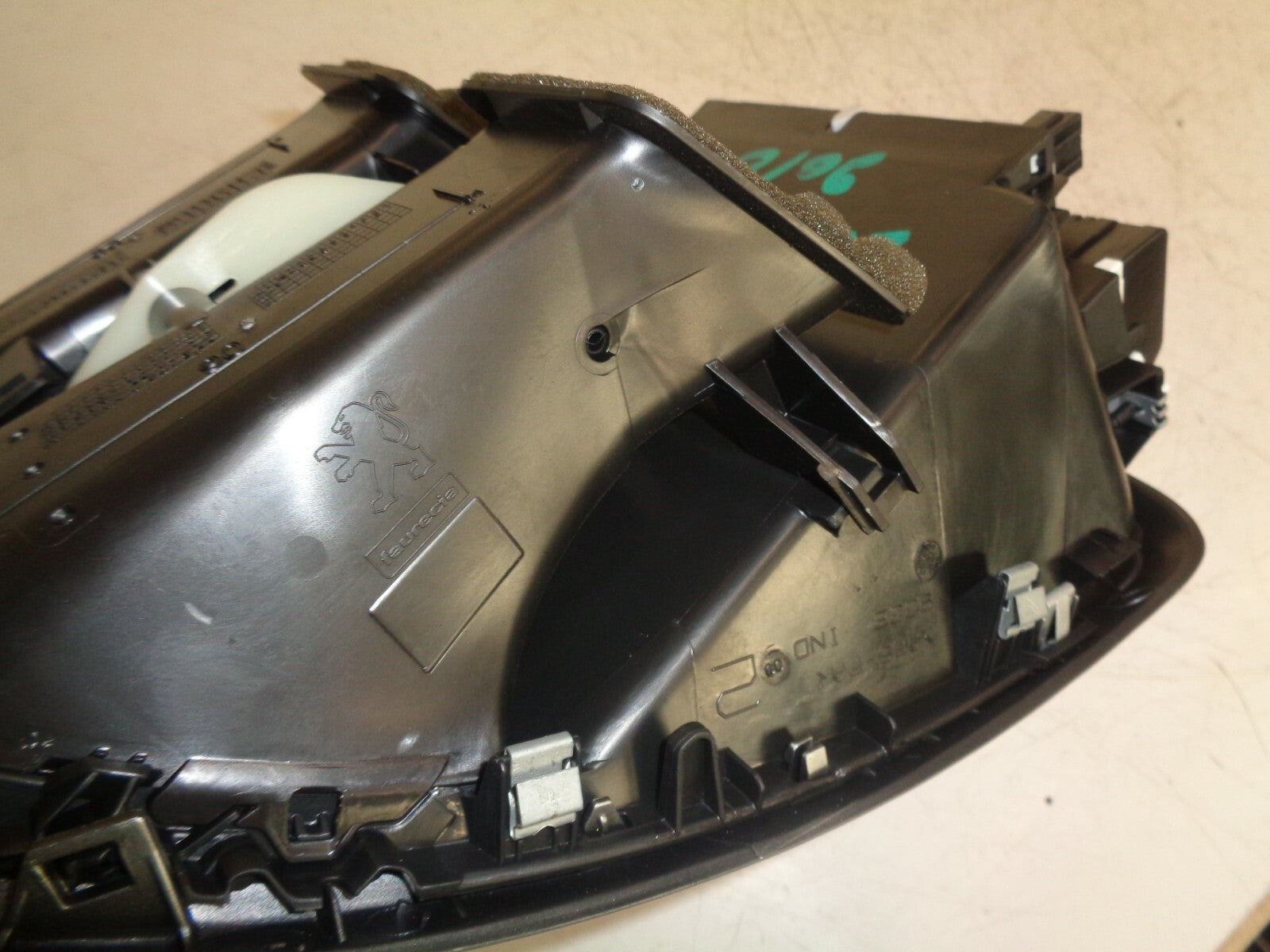 PEUGEOT 207 2006-12 CENTRE DASHBOARD & AIR VENT 96724726ZD