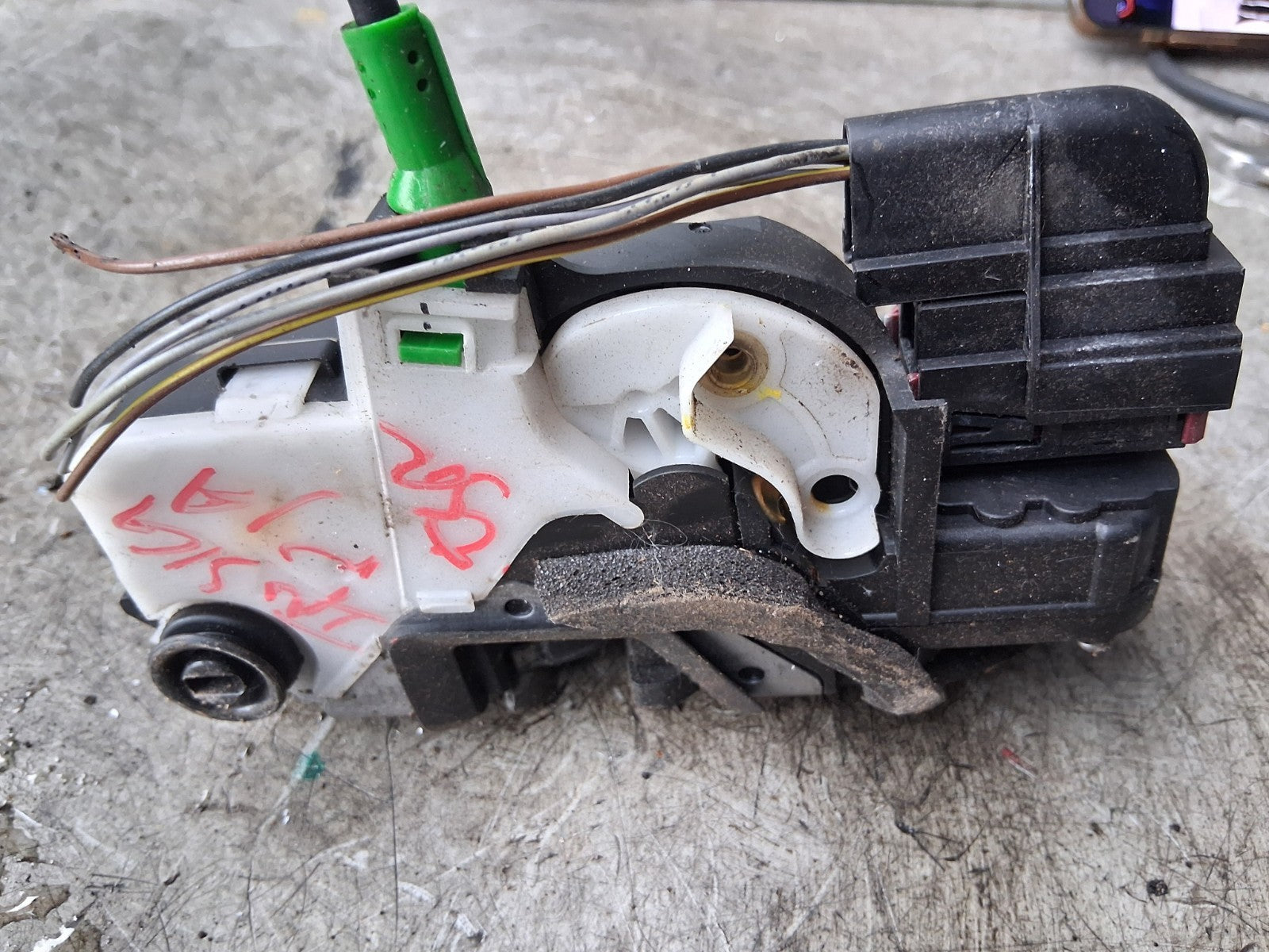 VAUXHALL INSIGNIA MK1 OSR DRIVER SIDE REAR RIGHT DOOR LOCK MECHANISM