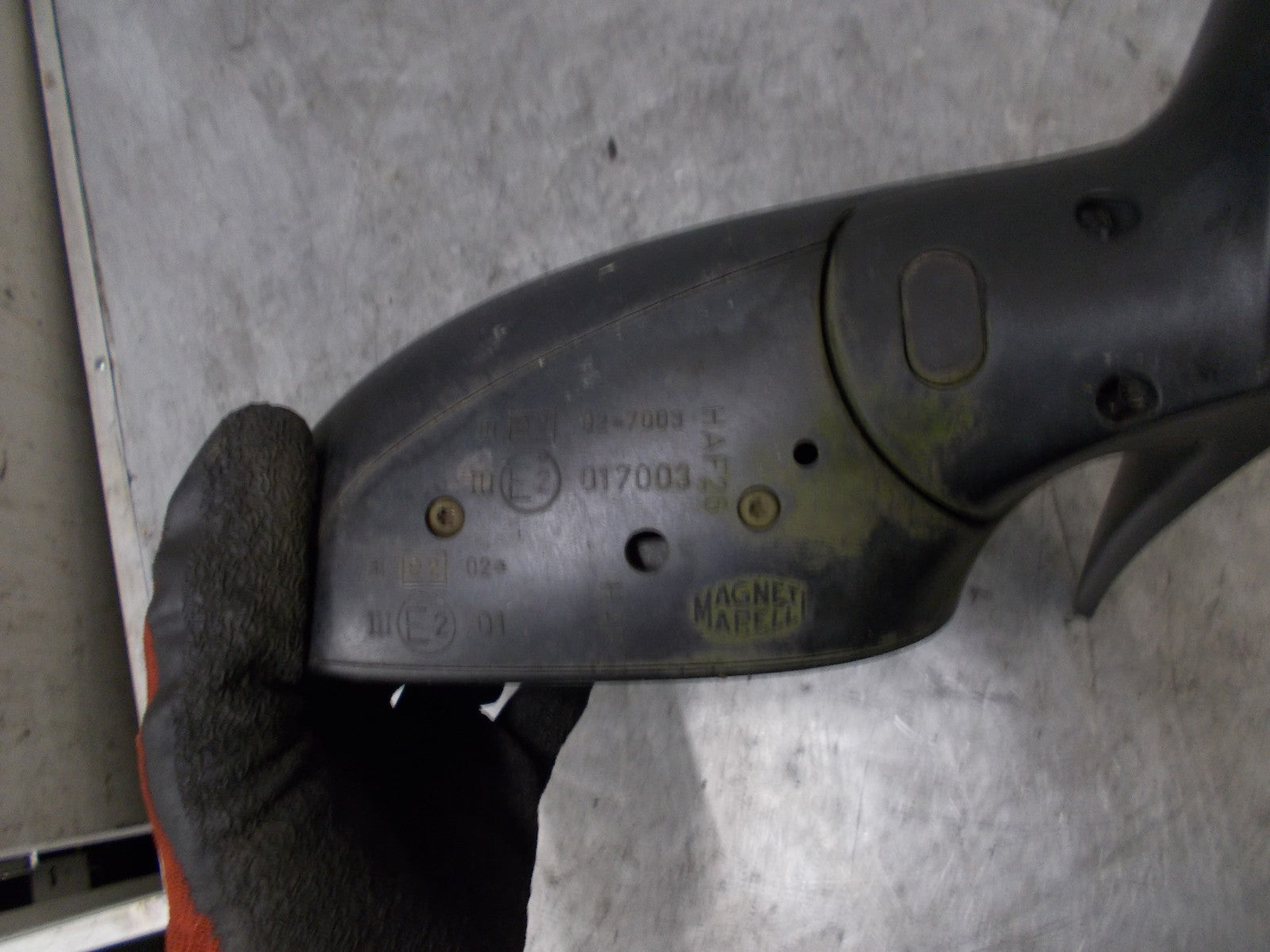 PEUGEOT 206 OS/ DRIVER SIDE MANUAL WING MIRROR BLACK CP5015000