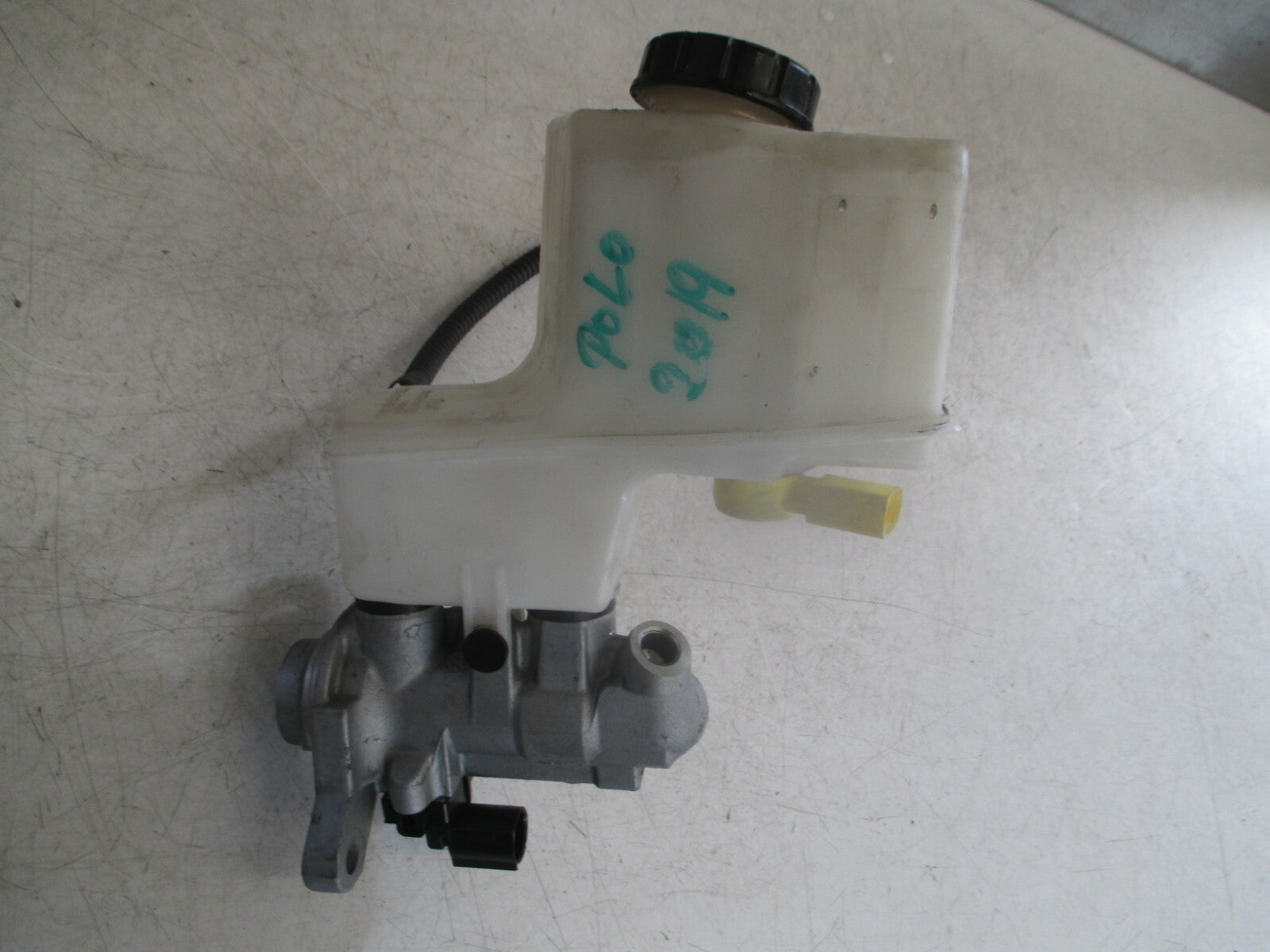 2019 VOLKSWAGEN POLO BRAKE MASTER CYLINDER RESERVOIR 2Q2611301