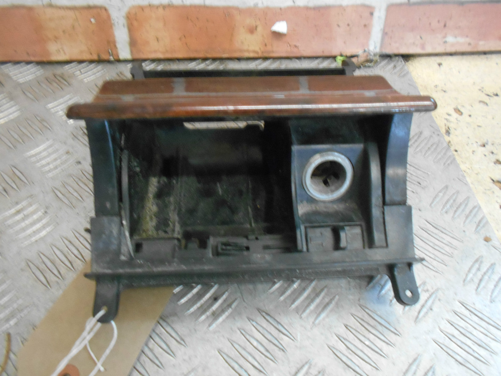 MERCEDES 2001 320 CLK ASH TRAY STORAGE COMPARTMENT 12V SOCKET 2088100401