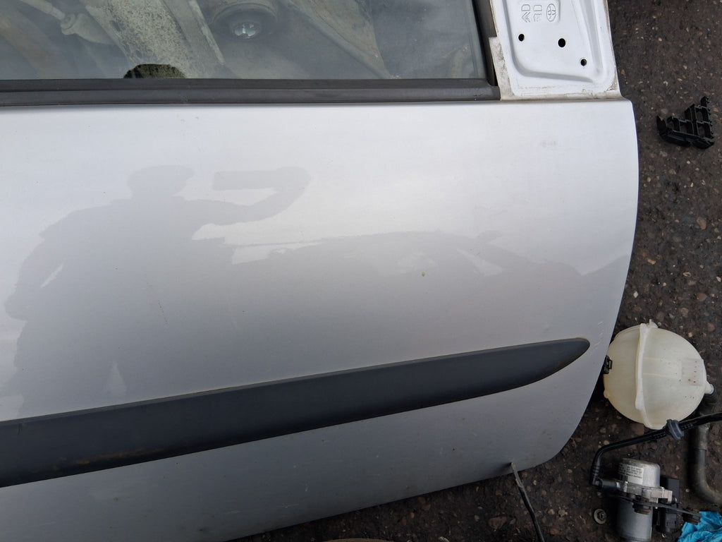 2008 TOYOTA AYGO MK1 3 DOOR OSF DRIVER SIDE FRONT RIGHT COMPLETE DOOR SILVER
