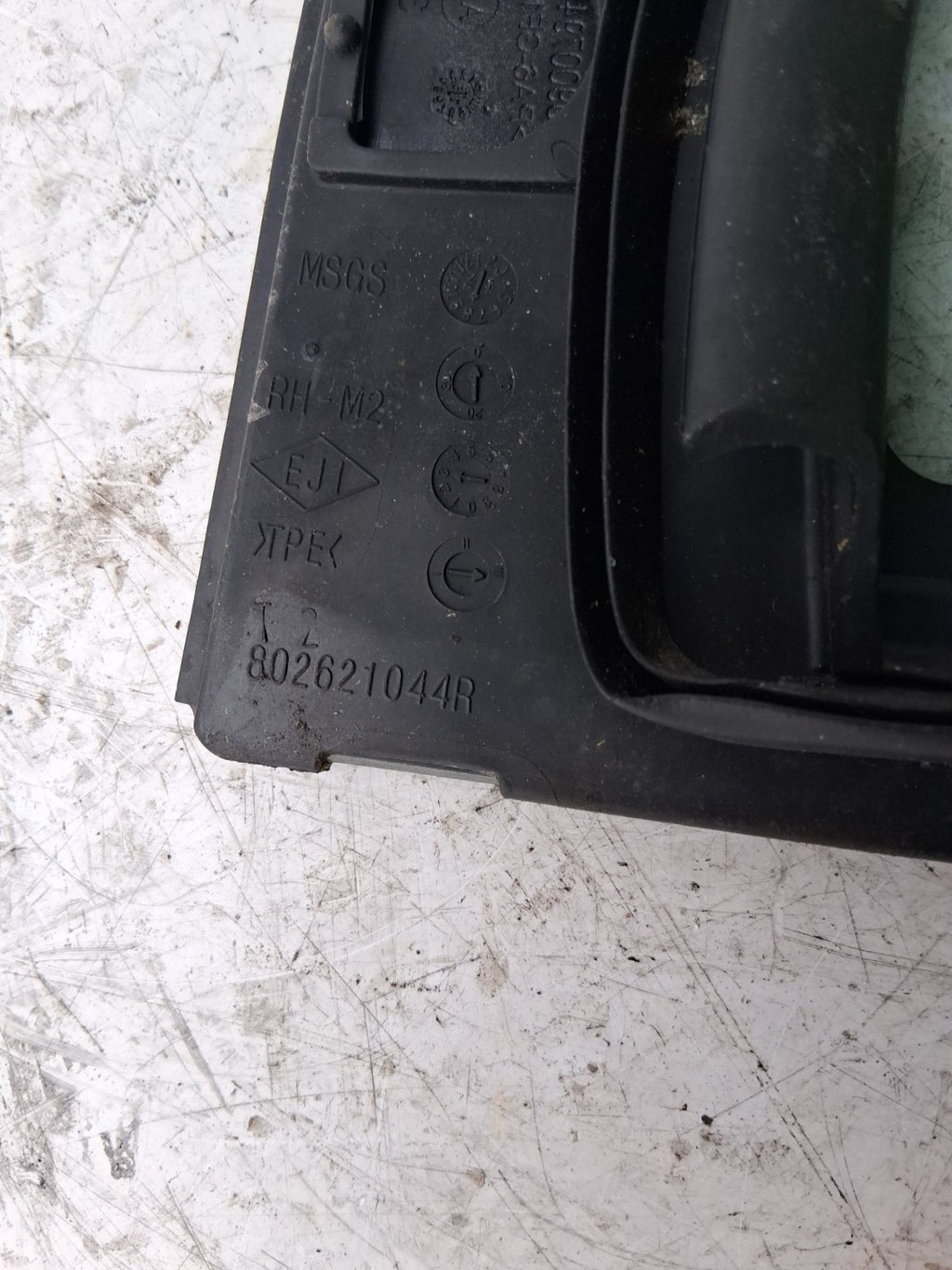 2017 RENAULT CLIO FRONT RIGHT DRIVER OFF SIDE OSF QUATER WINDOW 43R004025