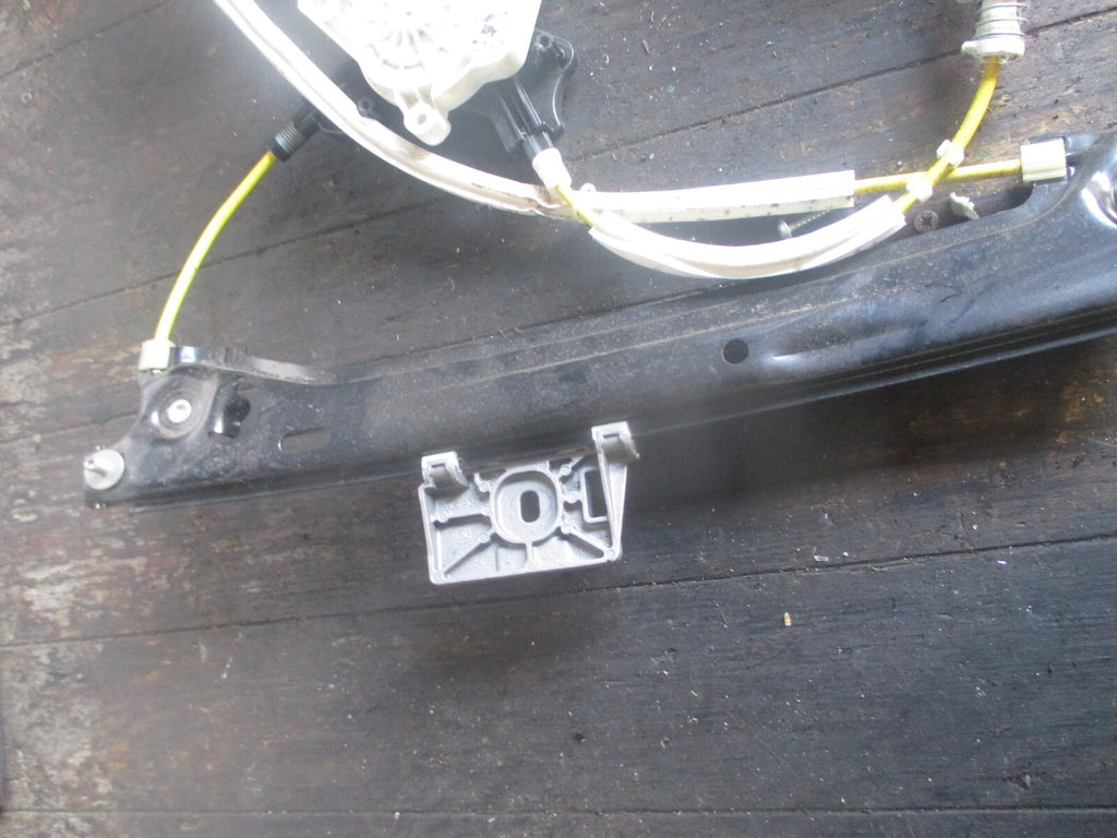 MERCEDES CLA W117 NSF PASSENGER SIDE FRONT WINDOW REGULATOR & MOTOR A61041113