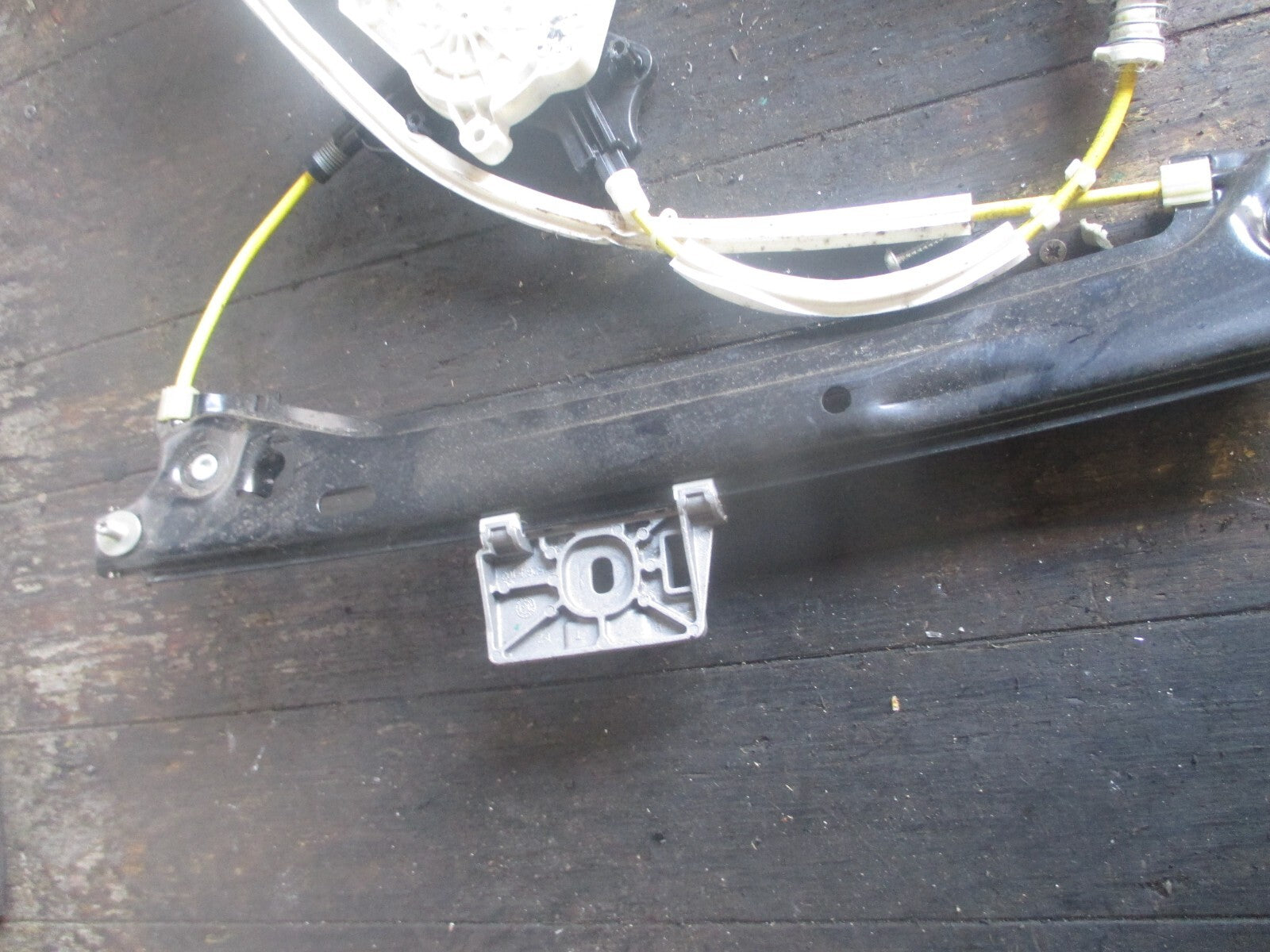 MERCEDES CLA W117 NSF PASSENGER SIDE FRONT WINDOW REGULATOR & MOTOR A61041113