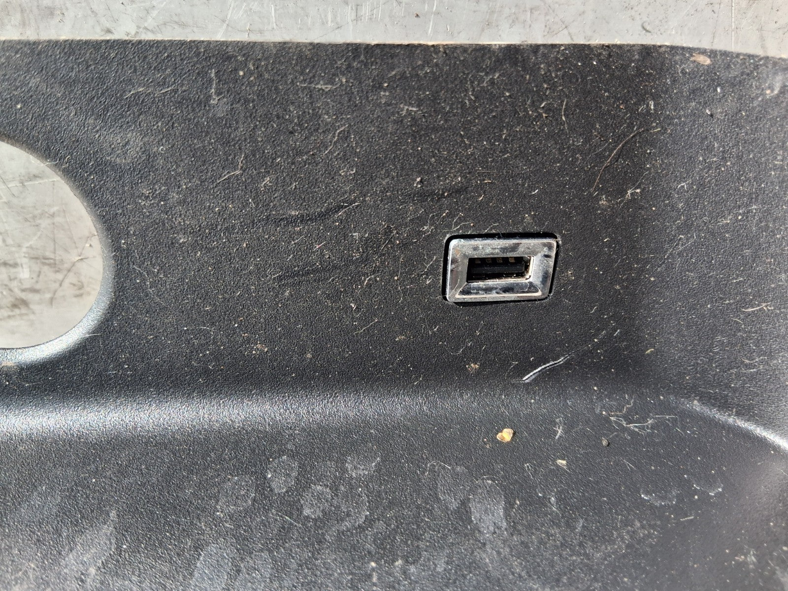 2019 PEUGEOT 5008 MK2 LOWER DASHBOARD KICK TRIM PLATE 9810274377
