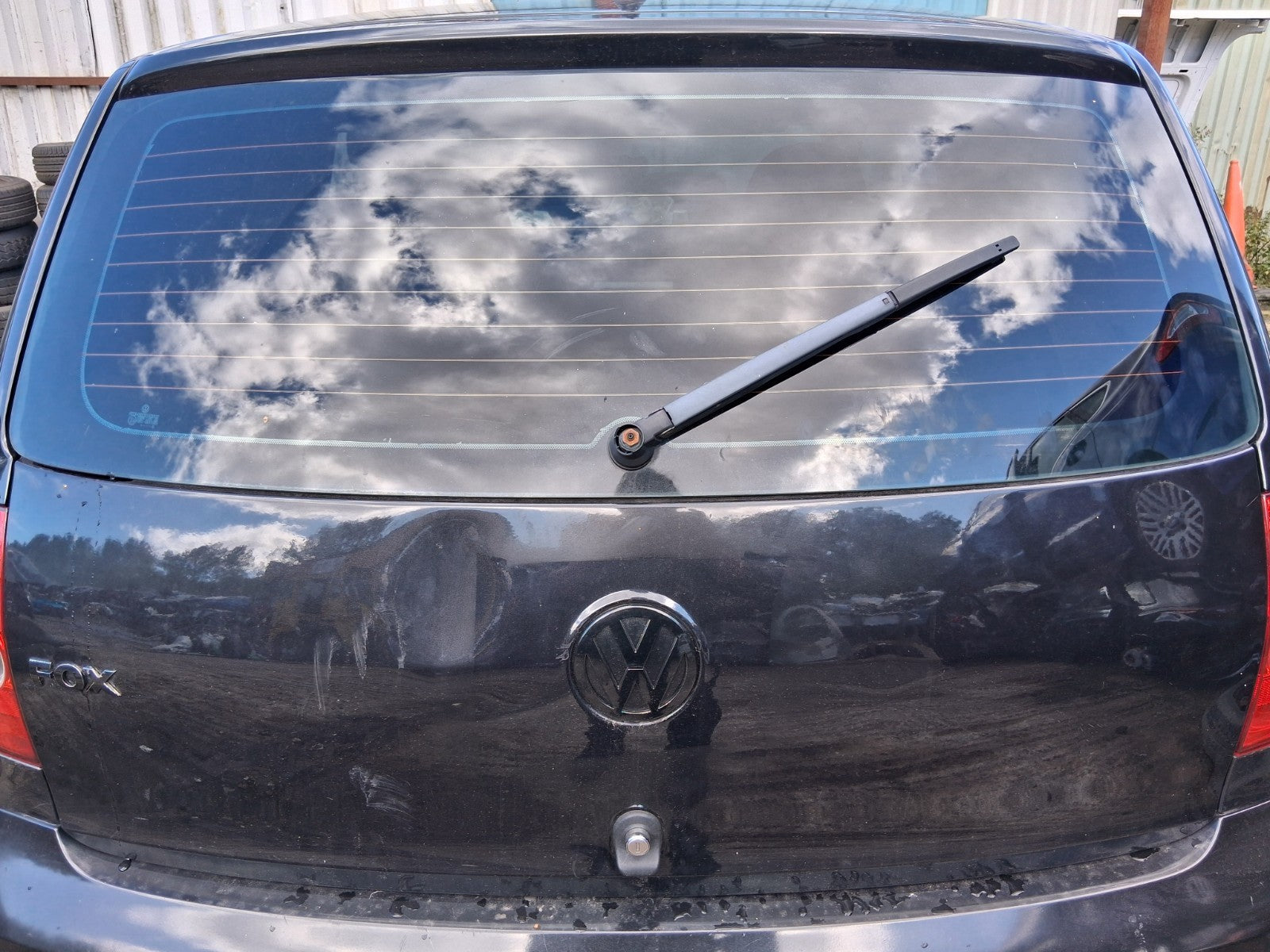 2011 VW VOLKSWAGEN FOX 3 DOOR COMPLETE TAILGATE BOOTLID BLACK