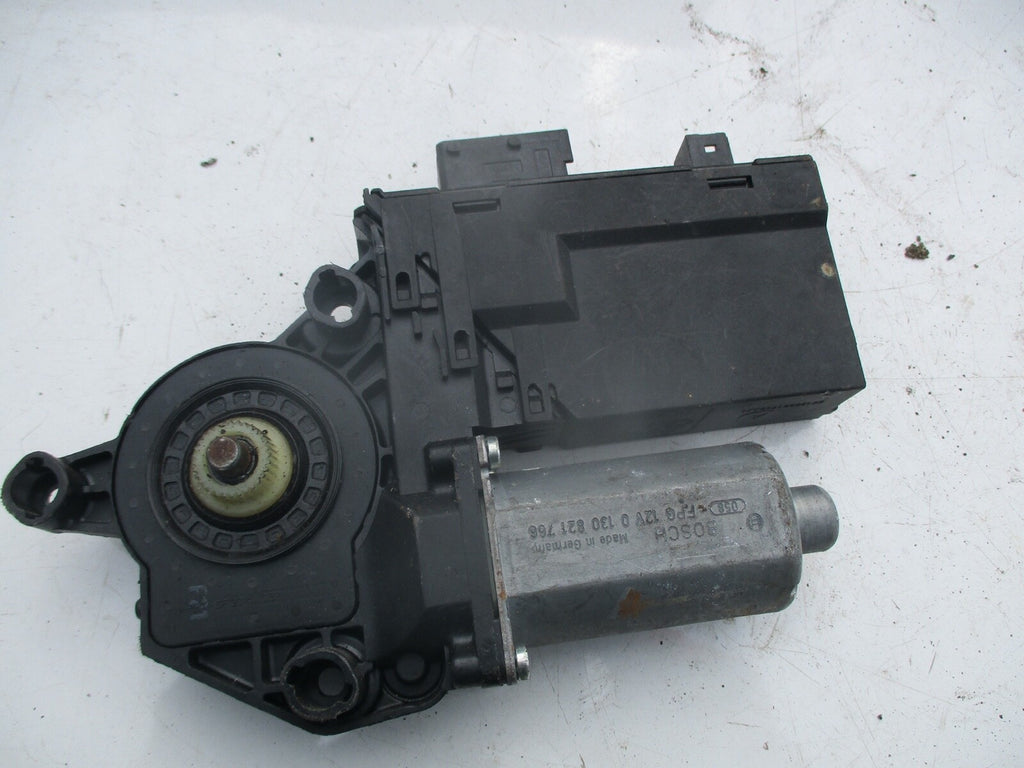 VW VOLKSWAGEN GOLF MK4 2001 OSR DRIVER RIGHT SIDE WINDOW MOTOR 0 130 821 766