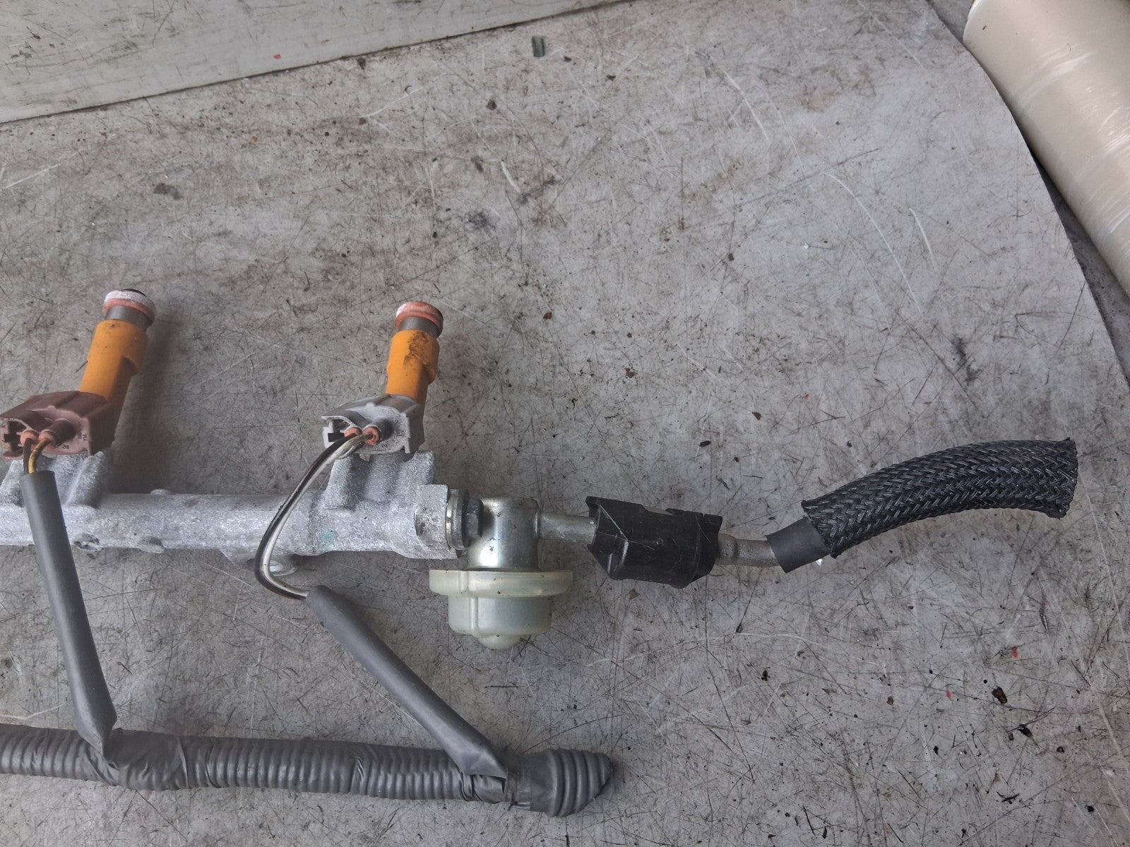 2011 TOYOTA ESTIMA MK3 2.4 PETROL HYBRID FUEL INJECTOR RAIL