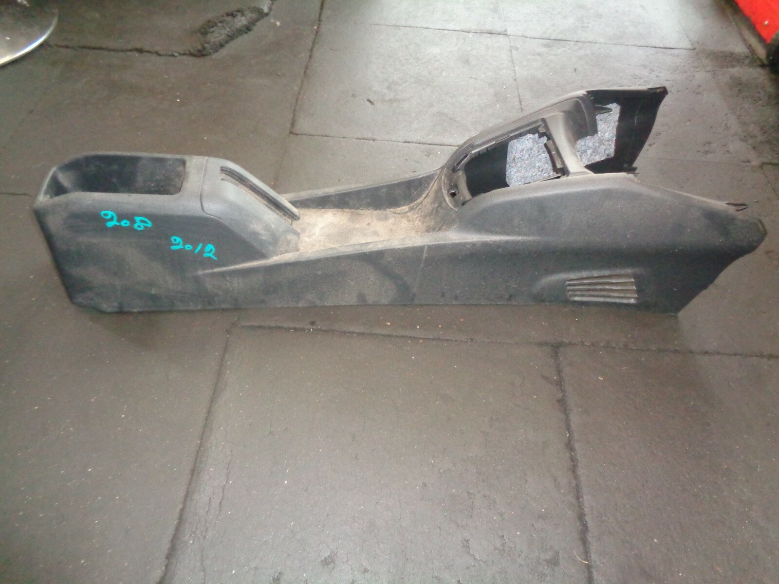 PEUGEOT 208 2012 CENTRE CONSOLE GEAR STICK SURROUND CAP 9672829777