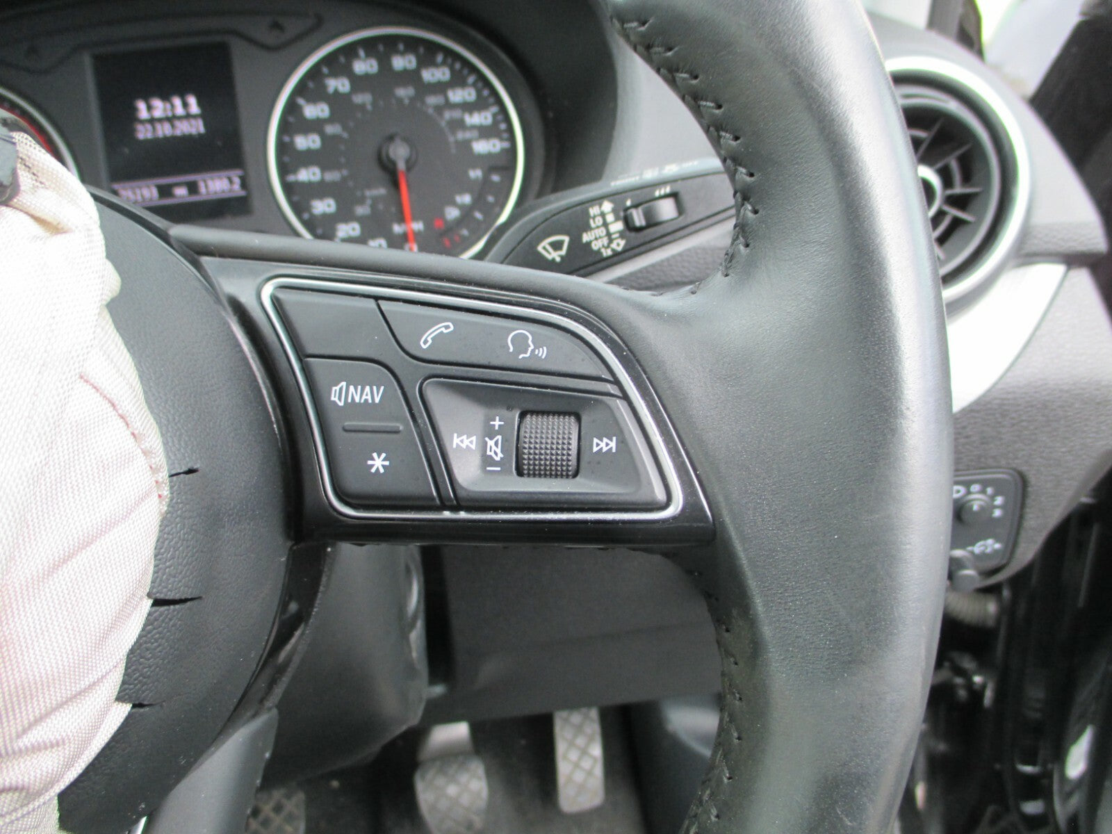 AUDI Q2 MK1 2020 LEATHER MULTI FUNCTION STEERING WHEEL CONTROL SWITCH BUTTON