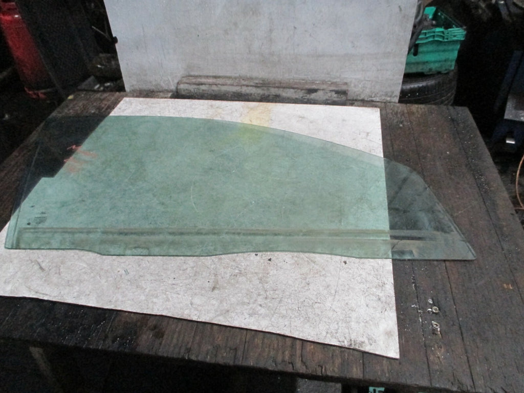 FORD MONDEO MK3 2006 OSF DRIVER SIDE FRONT DOOR WINDOW GLASS