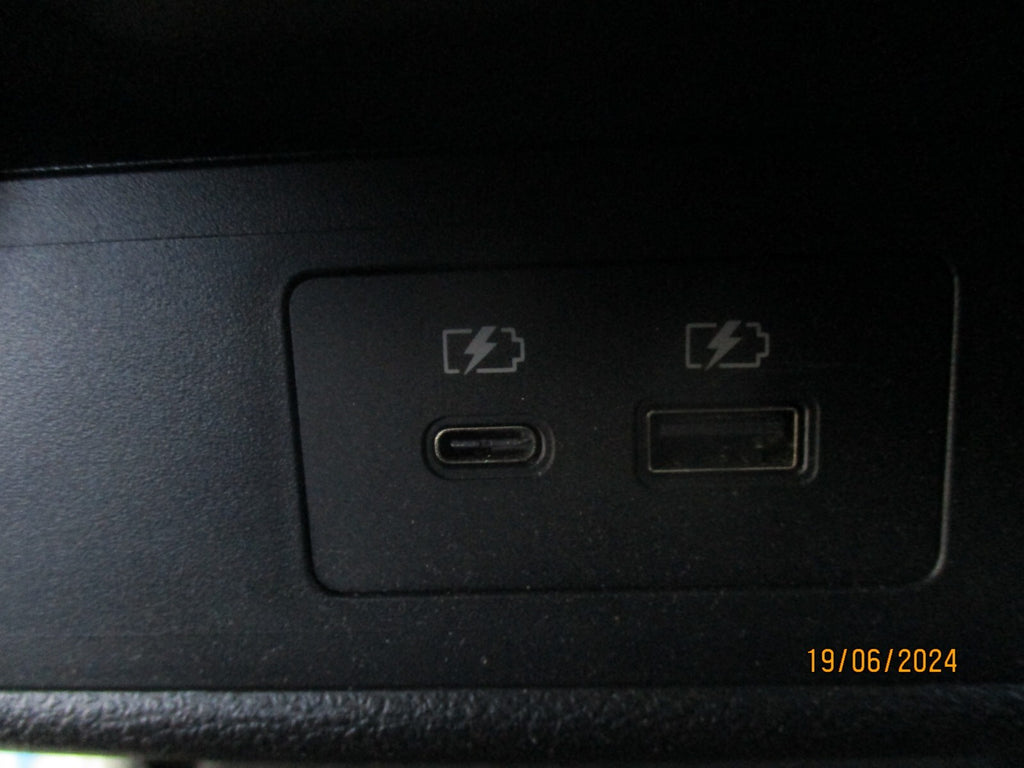 NISSAN QASHQAI J12 MK3 2023 TWIN USB CHARGING PORT