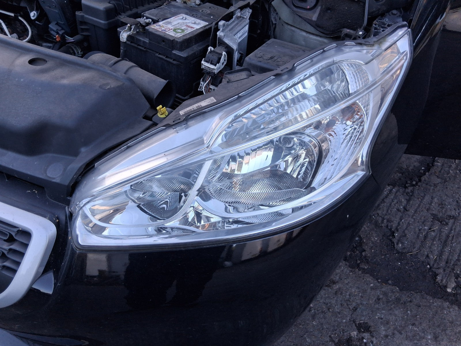 2014 PEUGEOT 208 NSF PASSENGER SIDE FRONT LEFT HEADLIGHT 9802221980