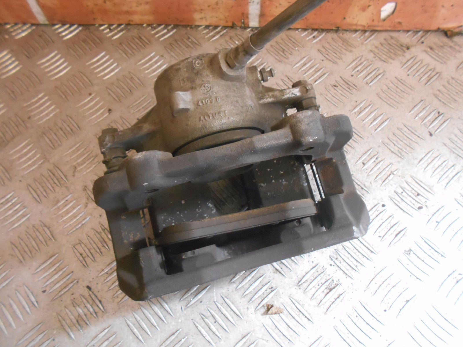MERCEDES C CLASS S204 2013 C220 CDI NSF PASSENGER SIDE FRONT BRAKE CALIPER TRW