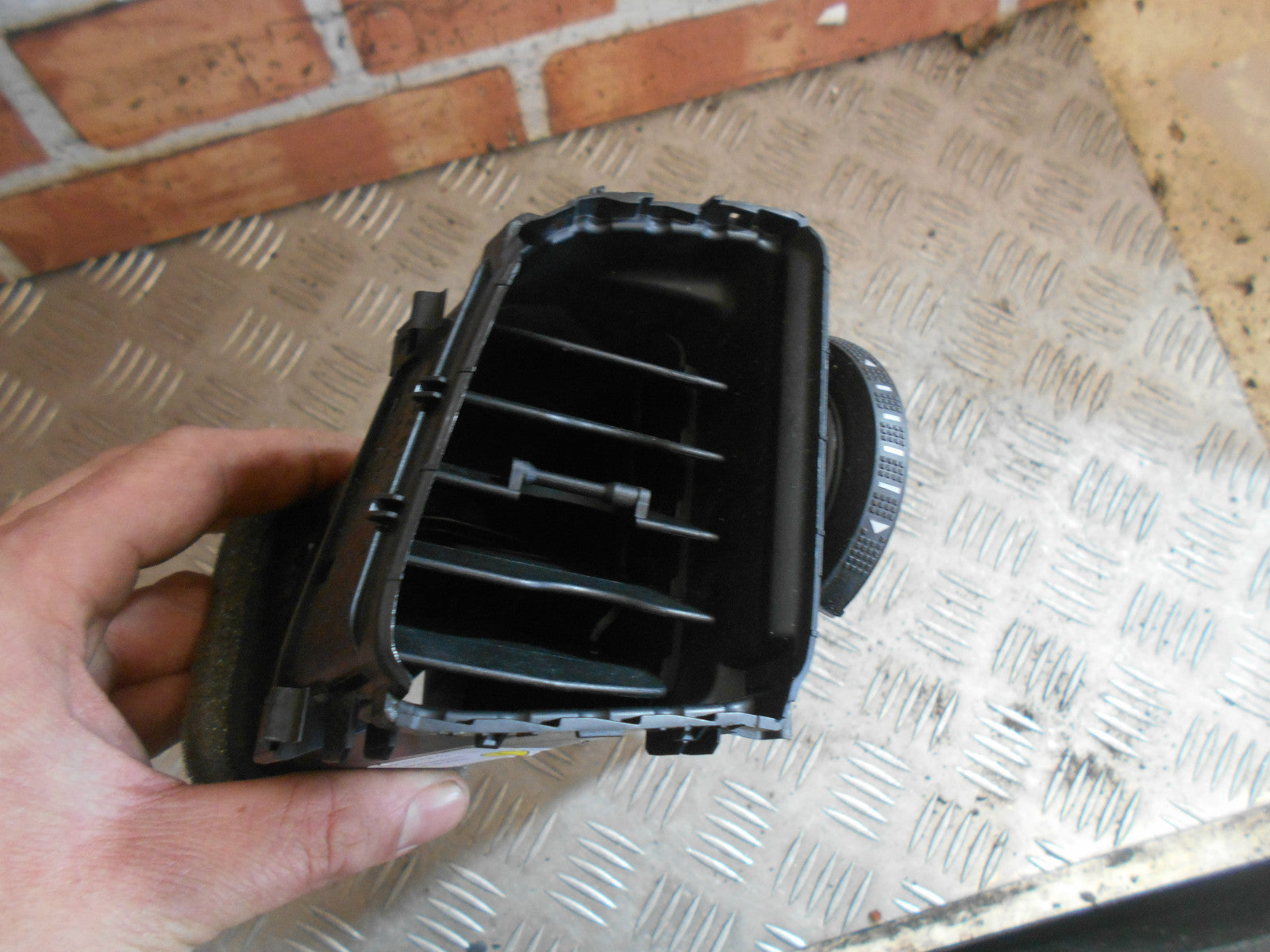 VOLKSWAGEN VW GOLF MK7 2016 OSF DRIVER SIDE FRONT AIR VENT 5G2819704G