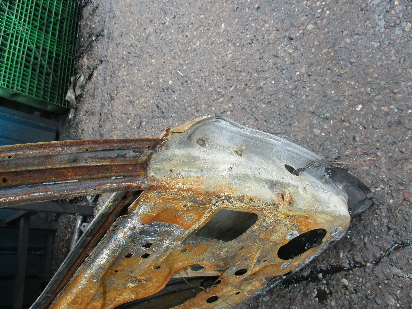 NISSAN QASHQAI J11 MK2 NSR PASSENGER SIDE REAR BARE DOOR SHELL DAMAGED