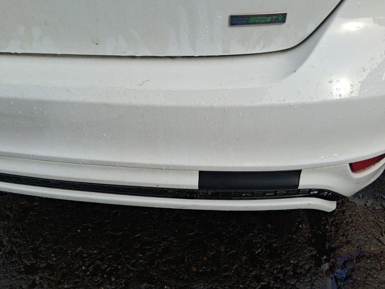 2017 FORD FOCUS MK3 ST LINE COMPLETE REAR BUMPER WITH PDC SENSORS WHITE 5F