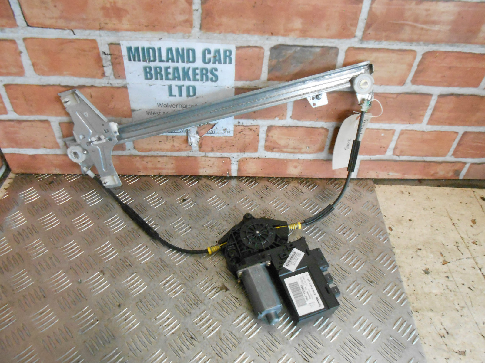 PEUGEOT 307 2003 5 DOOR NSF PASSENGER SIDE FRONT WINDOW REGULATOR 9637130980