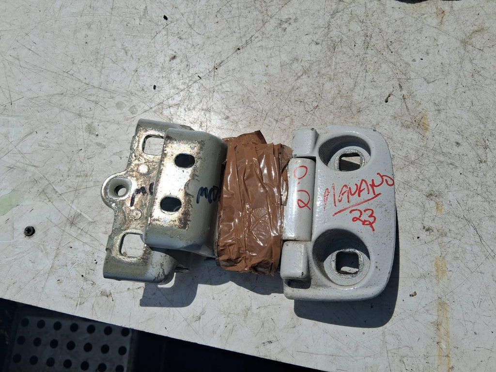 2023 VAUXHALL MOVANO C MK3 OSR DRIVER SIDE REAR DOOR PAIR OF HINGES A048903